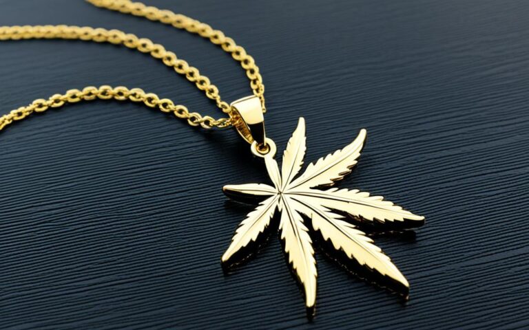 Elegant Cannabis Leaf Necklace – Chic Style Accessory